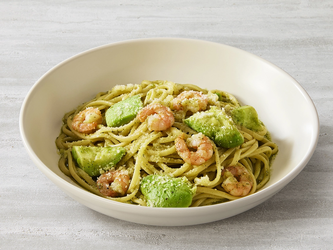 海老とアボカドのバジルソース 生パスタ